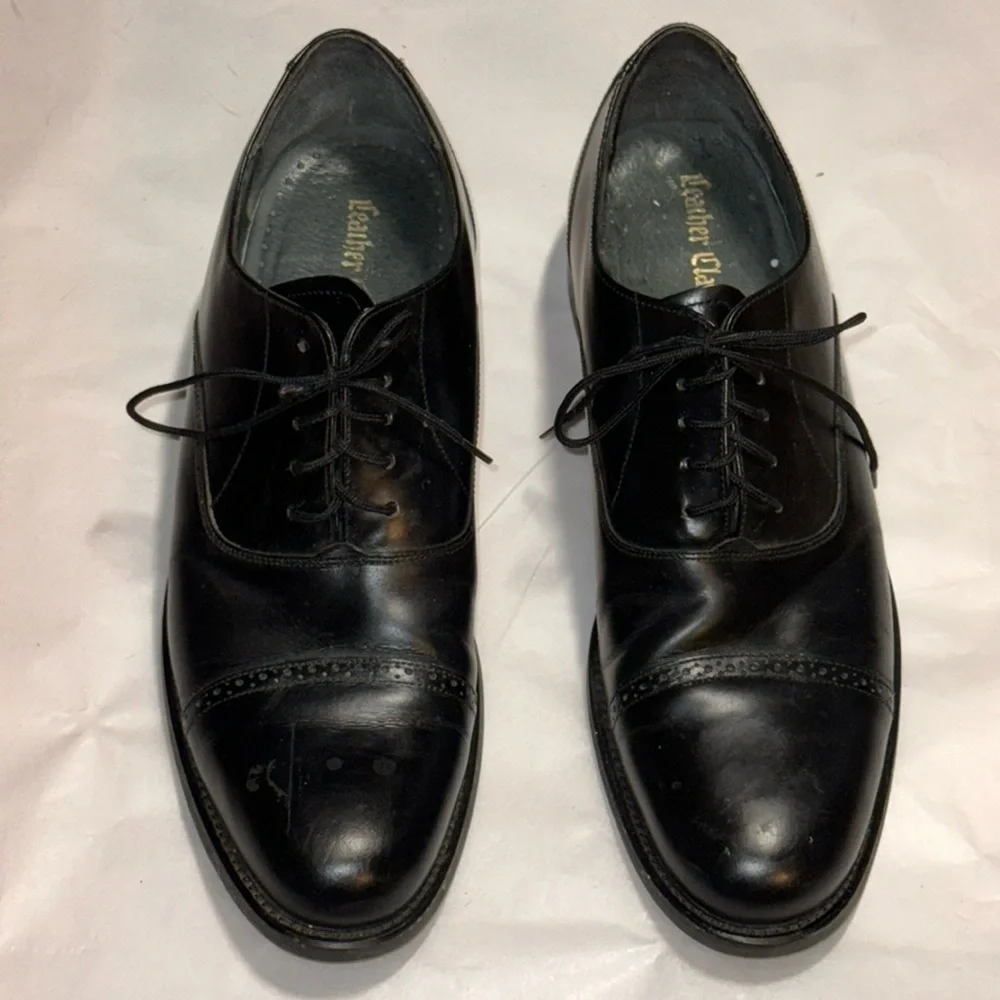 Leather Classics Oxford lace up black men’s shoes Sz 10 AA